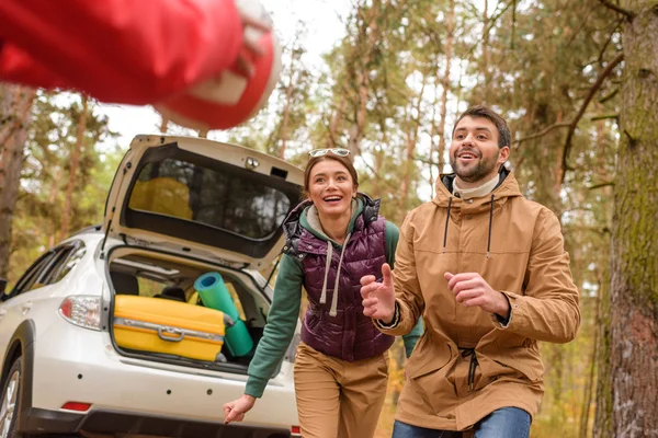 Happy family playing with ball — Stock Photo