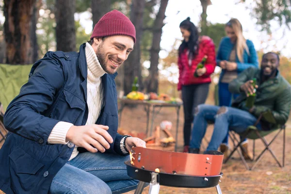 Man kindling fire on grill — Stock Photo