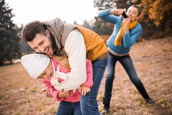 Man playing with little daughter in park — Stock Photo