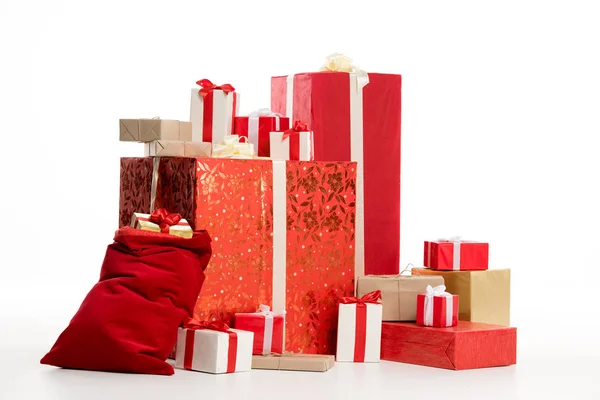 Haufen Weihnachtsgeschenke — Stockfoto
