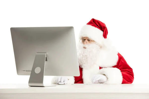Papá Noel trabajando en la computadora - foto de stock