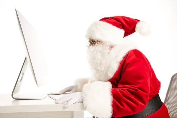 Père Noël regardant l'ordinateur — Photo de stock