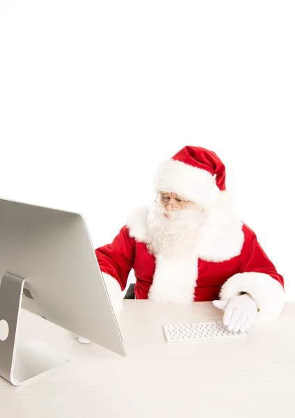 Weihnachtsmann mit Computer — Stockfoto