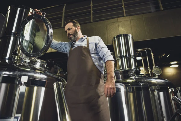 Tanque de inspeção cervejeiro — Fotografia de Stock