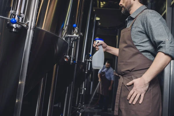 Worker cleaning brewery equipment — Stock Photo