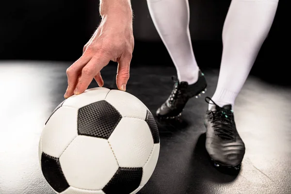 Fußballer mit Ball — Stockfoto