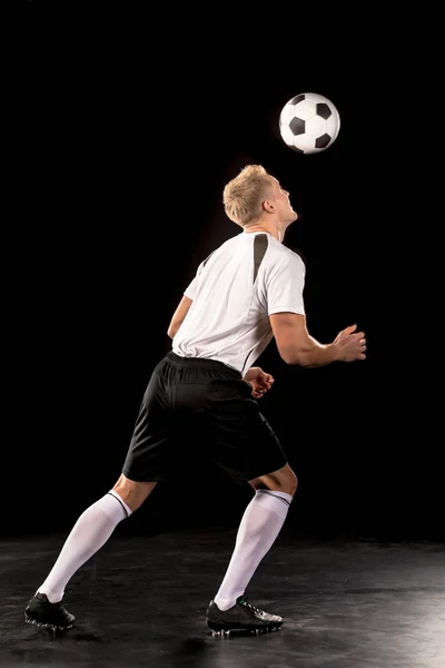 Fußballer mit Ball — Stockfoto