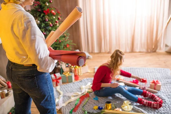 Mother and daughter wrapping christmas presents — Stock Photo