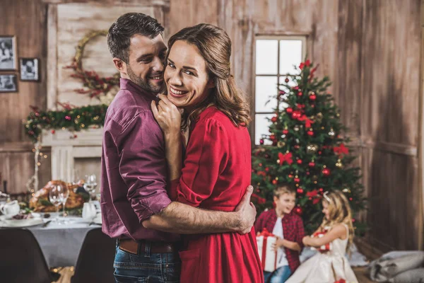 Smiling couple hugging — Stock Photo