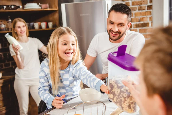 Girl gives corn flake rings — Stock Photo