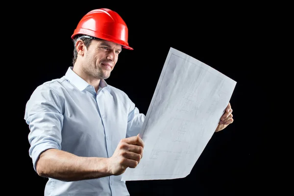 Ingeniero masculino con plano - foto de stock