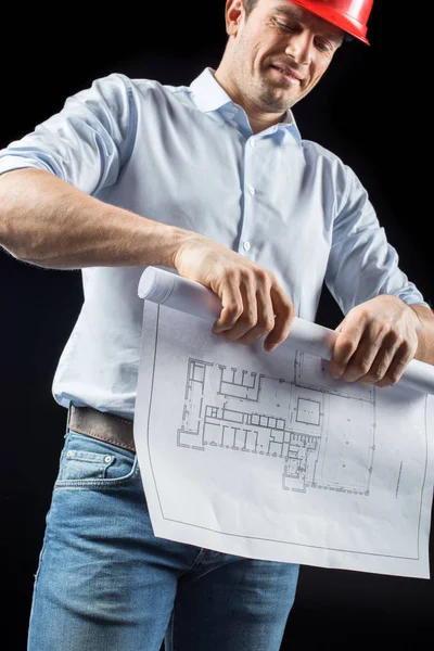 Male engineer with blueprint — Stock Photo