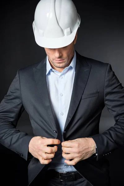 Ingeniero masculino en casco - foto de stock