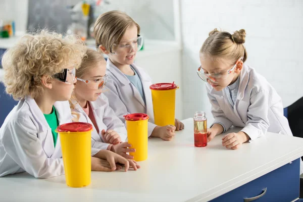Kids making experiment — Stock Photo