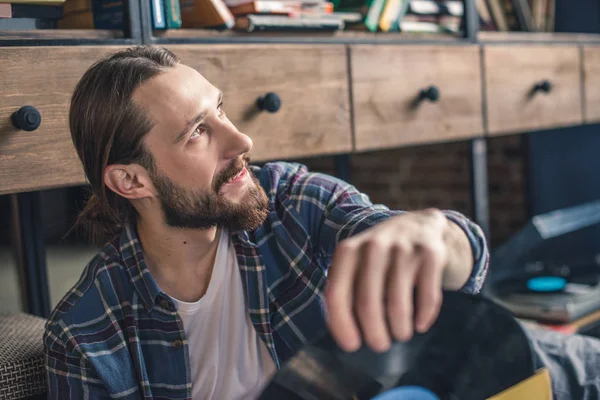 Man holding vinyl record — Stock Photo