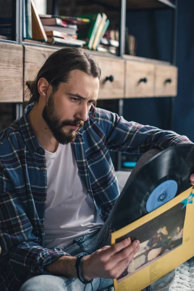 Man holding vinyl record — Stock Photo