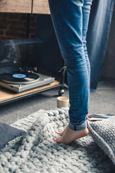 Young barefoot woman — Stock Photo