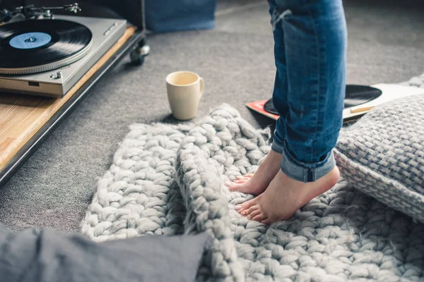 Young barefoot woman — Stock Photo