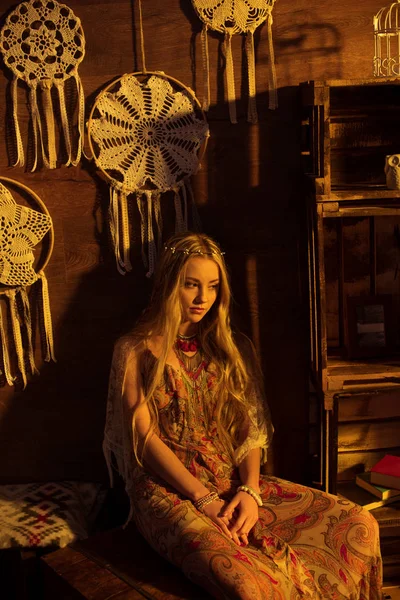 Молодая женщина в стиле Бохо — стоковое фото