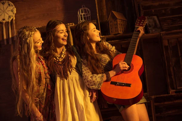 Bohemian women playing guitar — Stock Photo