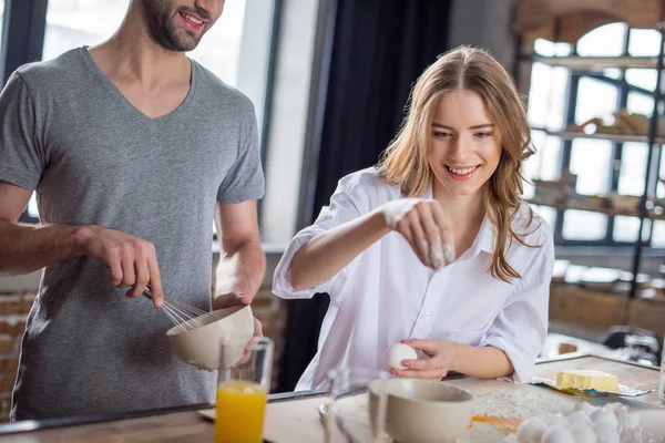 Couple cooking together — Stock Photo