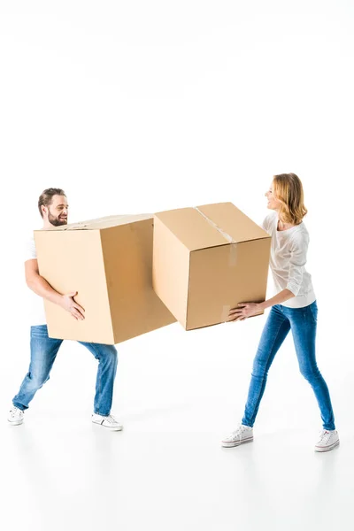 Pareja con cajas de cartón - foto de stock