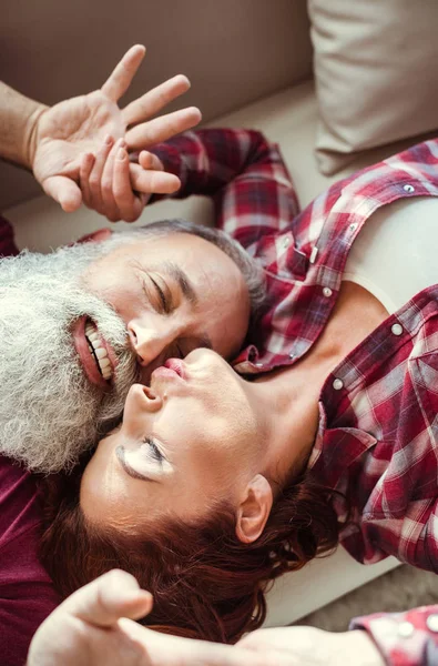 Glückliches reifes Paar — Stockfoto