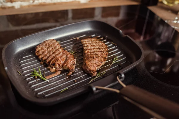 Grilled steaks in frying pan — Stock Photo