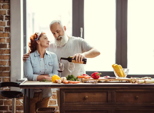 Mature couple with wine — Stock Photo