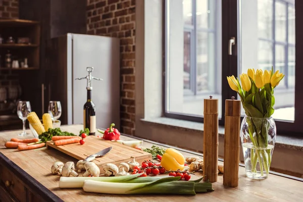 Fresh vegetables on table — Stock Photo