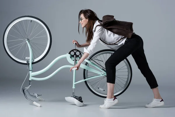 Hipster woman with bicycle — Stock Photo