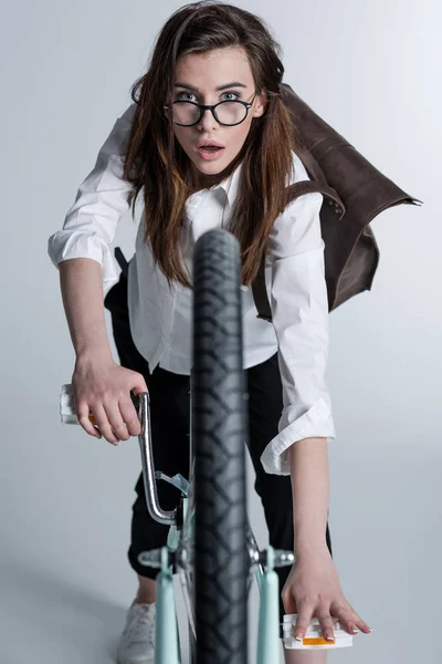 Hipster woman with bicycle — Stock Photo