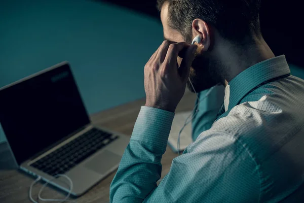 Businessman using earphones — Stock Photo