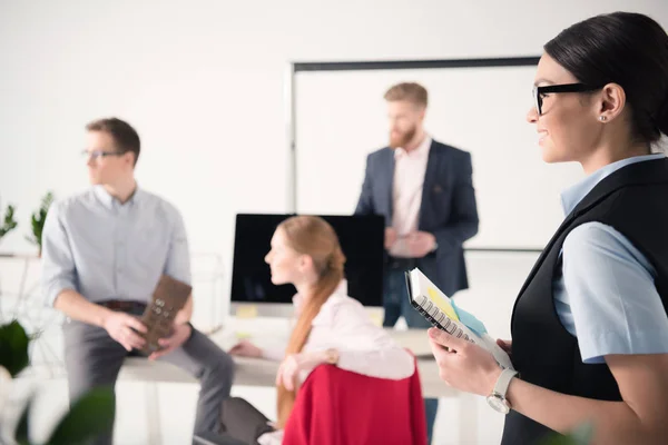 Smiling young businesswoman — Stock Photo