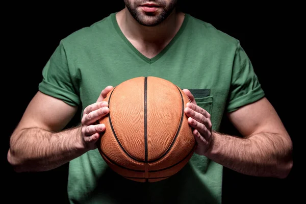 Hombre con pelota de baloncesto - foto de stock