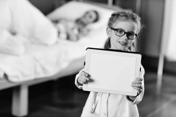 Little girl doctor — Stock Photo