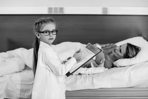 Little girl doctor — Stock Photo