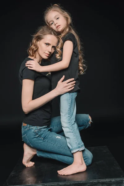 Daughter and mother hugging — Stock Photo