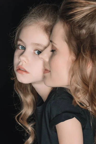 Filha elegante e mãe — Fotografia de Stock