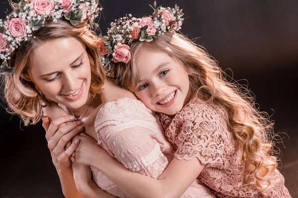 Mãe e filha felizes — Fotografia de Stock