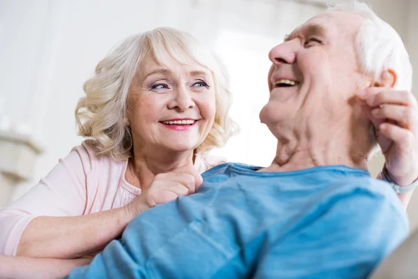 Heureux couple aîné — Photo de stock