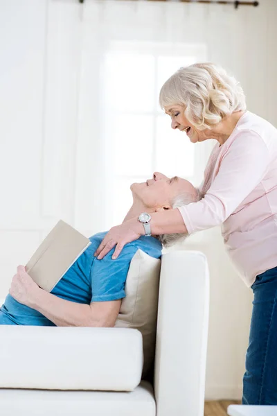 Heureux couple aîné — Photo de stock