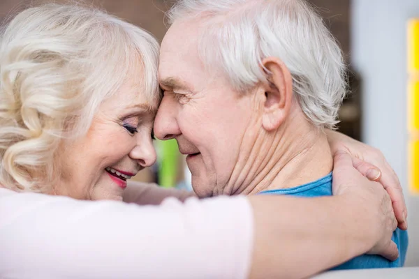 Senior couple embracing — Stock Photo