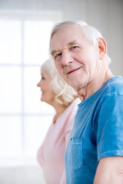 Heureux couple aîné — Photo de stock