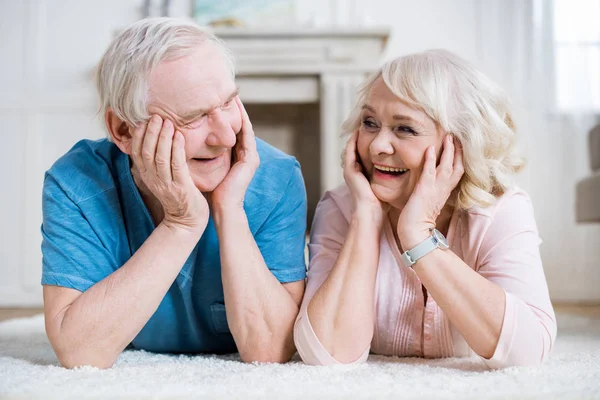 Schönes Seniorenpaar — Stockfoto