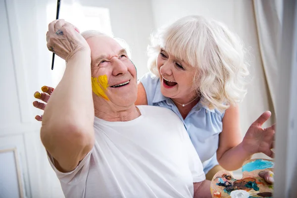 Feliz pareja de ancianos - foto de stock