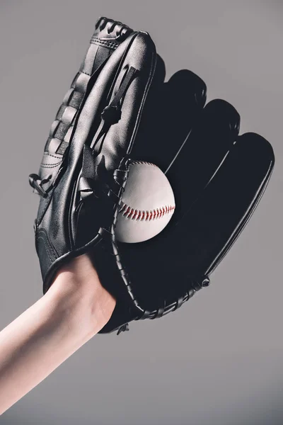 Woman playing baseball — Stock Photo