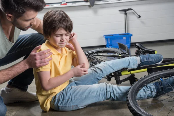 Father and son falling off bike — Stock Photo
