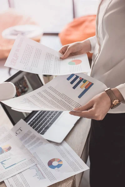 Businesswoman reading documents — Stock Photo