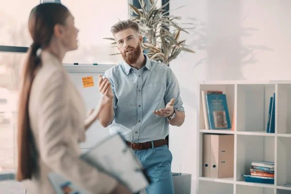 Business people discussing project — Stock Photo